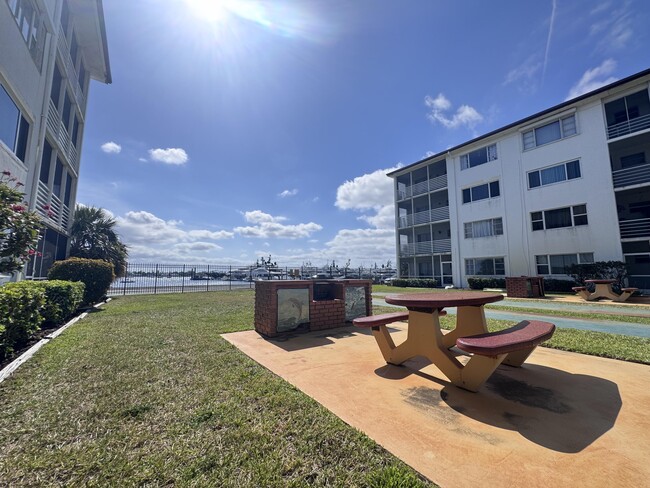Building Photo - 4500 N Flagler Dr