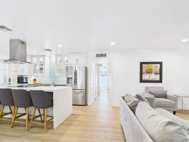 Building Photo - Fully furnished with a pool - MOVE IN SPECIAL $500 OFF
