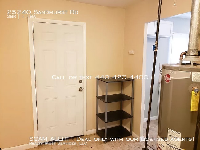 Building Photo - 25240 Sandhurst Rd