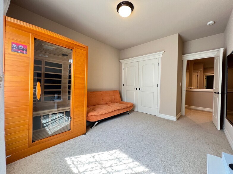 Building Photo - 12323 NE 102nd Ln