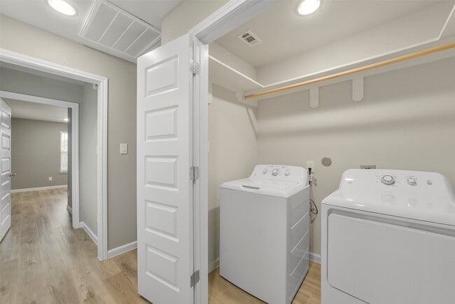 Building Photo - 10242 Bridgeland Ln