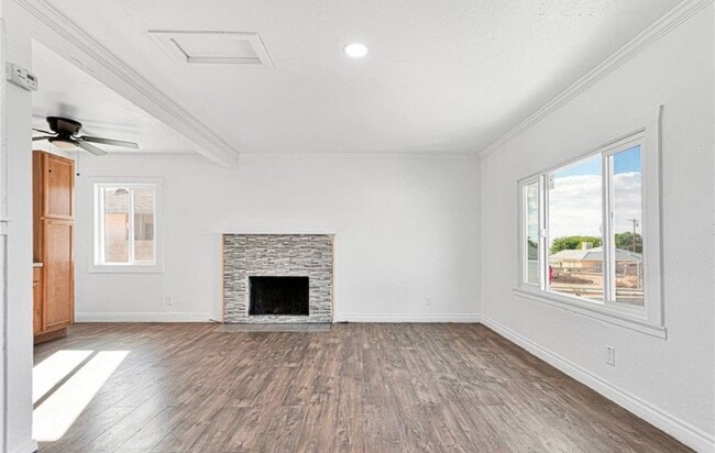 Building Photo - 1280 Flora St