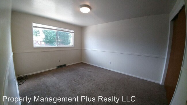 Building Photo - 4 br, 1.5 bath House - 1011 Yeager Dr