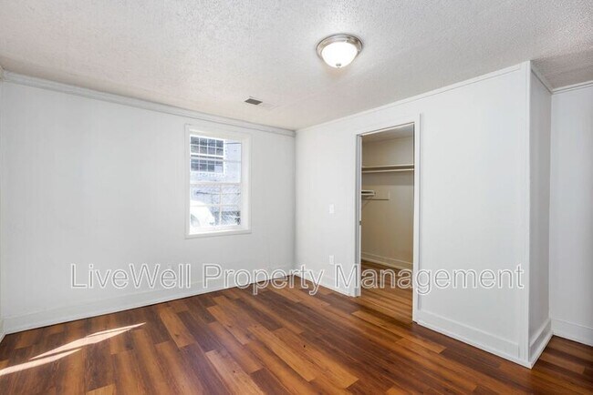 Building Photo - 2212 20th St N