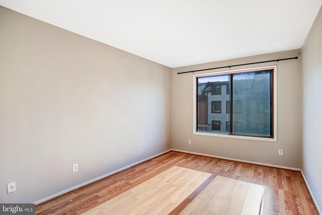 Building Photo - 9930 Brookridge Ct