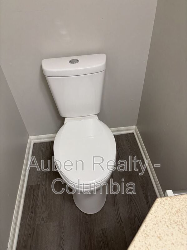 Building Photo - 3 Londonderry Square