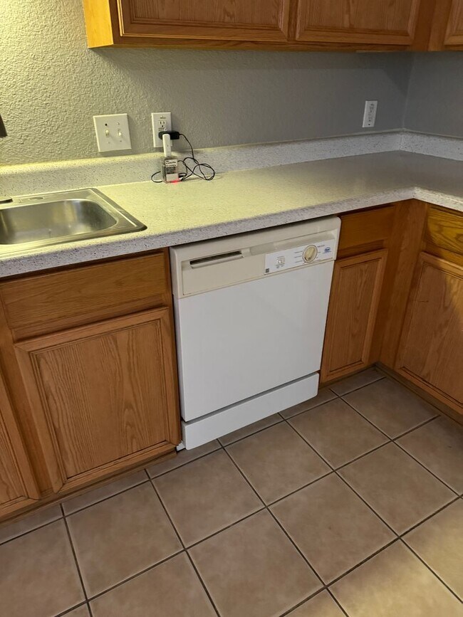 Building Photo - Newly Renovated Duplex in NE San Antonio!
