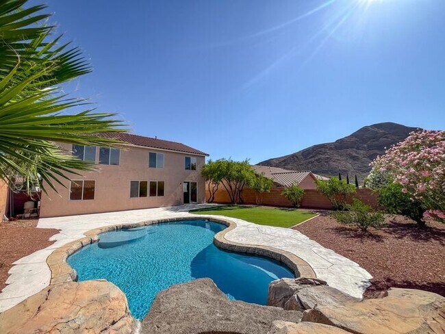 Building Photo - Stunning 5-Bedroom Home in Gated Community...