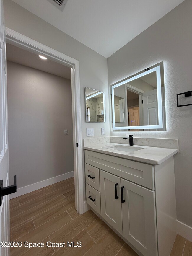 Building Photo - 845 Juniper Cir