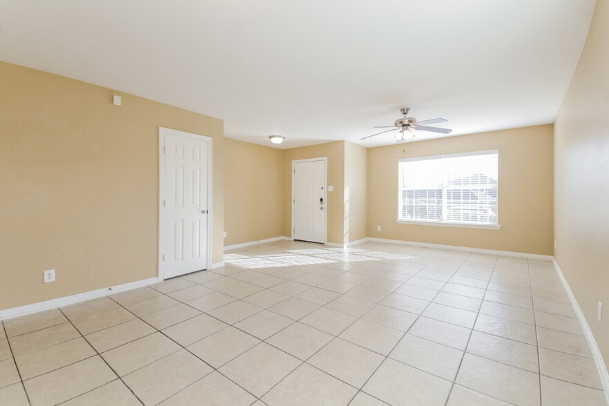 Building Photo - 7103 London Fog Dr