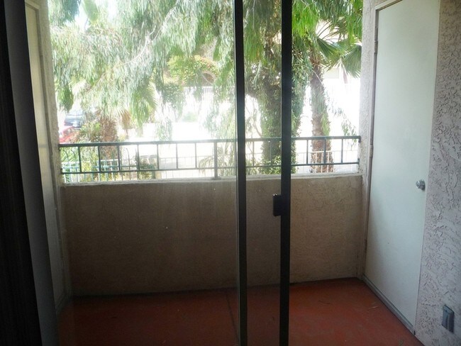 Building Photo - Two bedroom Two Bath Condo!