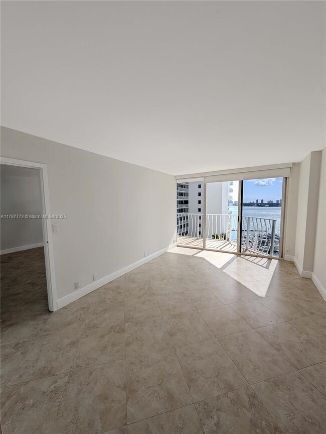 Building Photo - 7601 E Treasure Dr