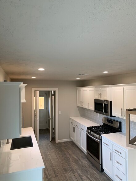 Building Photo - 217 E 30th St