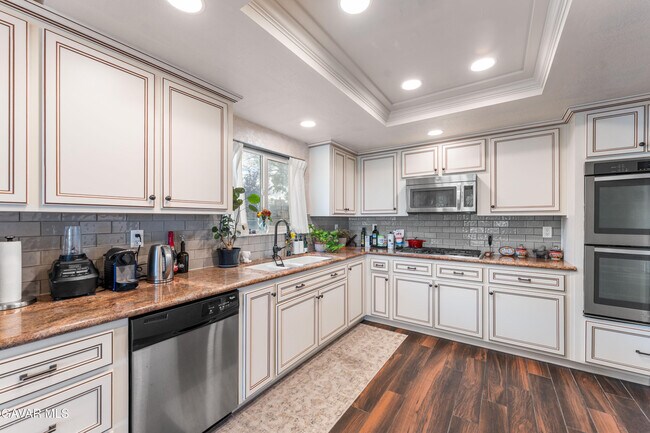 Building Photo - 5641 Hickory St