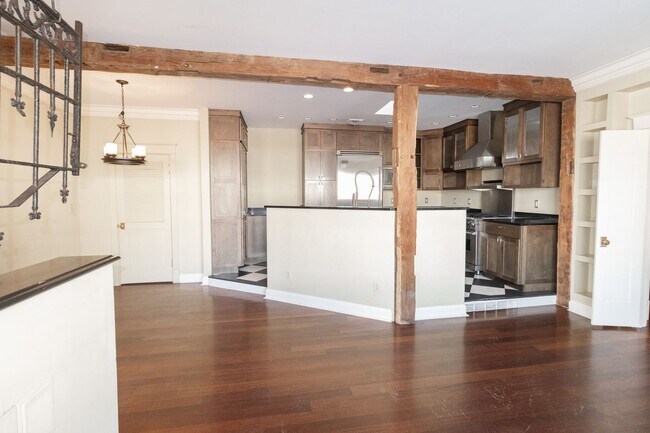 Building Photo - Upscale Luxury Downtown Apartment