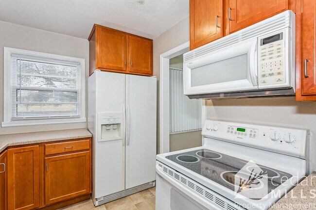 Building Photo - 427 N Harding Ave