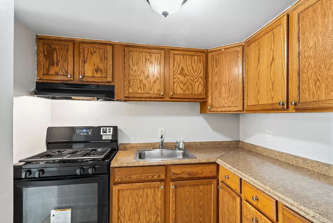 Building Photo - 12 Ethan Allen Ct