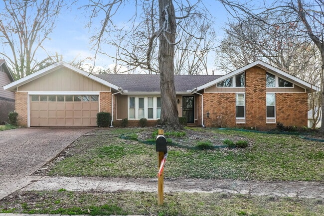 Building Photo - 2209 Burlingate Dr
