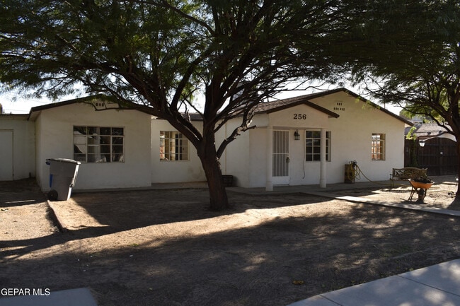 Building Photo - 256 Yale Ave