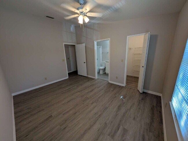 Building Photo - Spacious 3-Bed, 2-Bath Condo Oasis in Beautiful Suntree