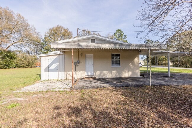 Building Photo - 2BR/1BA (with possible 3rd Bedroom) in Summerfield