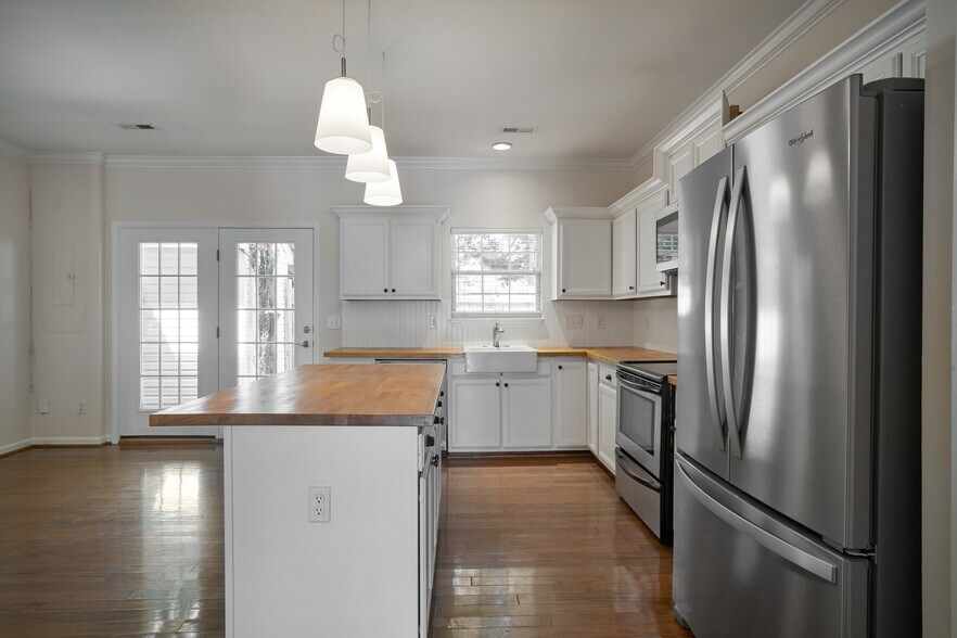 Primary Photo - 420 Canewood Pl
