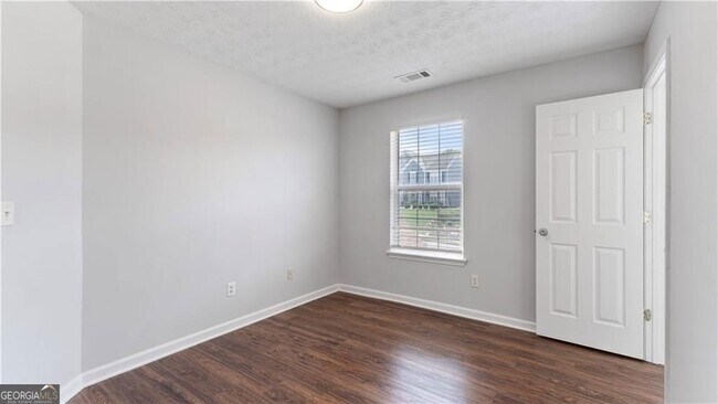 Building Photo - 317 Shasta Ln