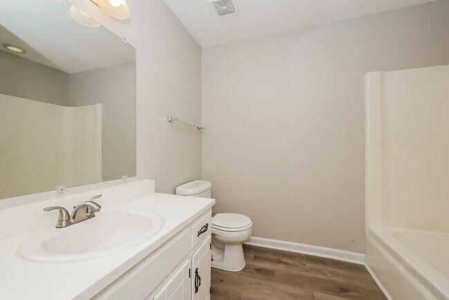 Building Photo - 702 Valley Green Dr