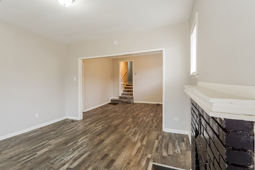 Building Photo - 608 Jerry Coleman St