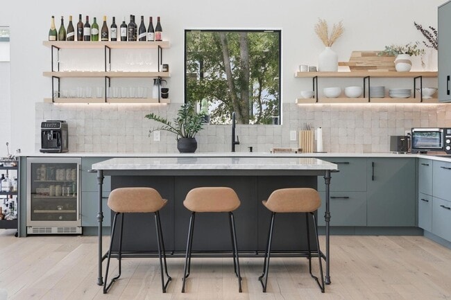 Building Photo - 201 Kahana Ln