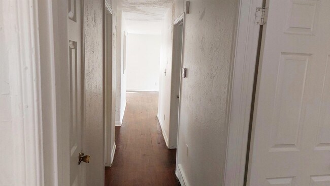 Building Photo - 933 W Rulane Dr