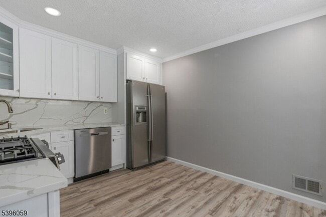 Building Photo - 604 Brokaw Ct