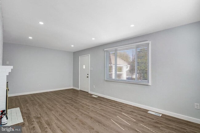 Building Photo - 3120 Chepstow Ln