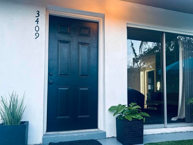 Building Photo - 3403 Hi St