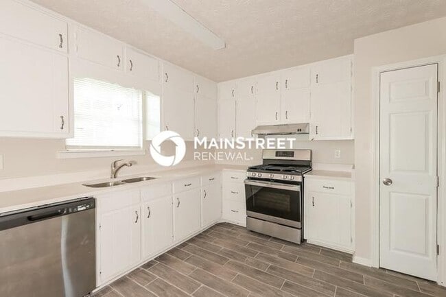 Building Photo - 3 Bedroom Pet-Friendly Home in Stone Mount...