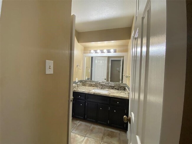 Building Photo - 7411 Betanna Dr