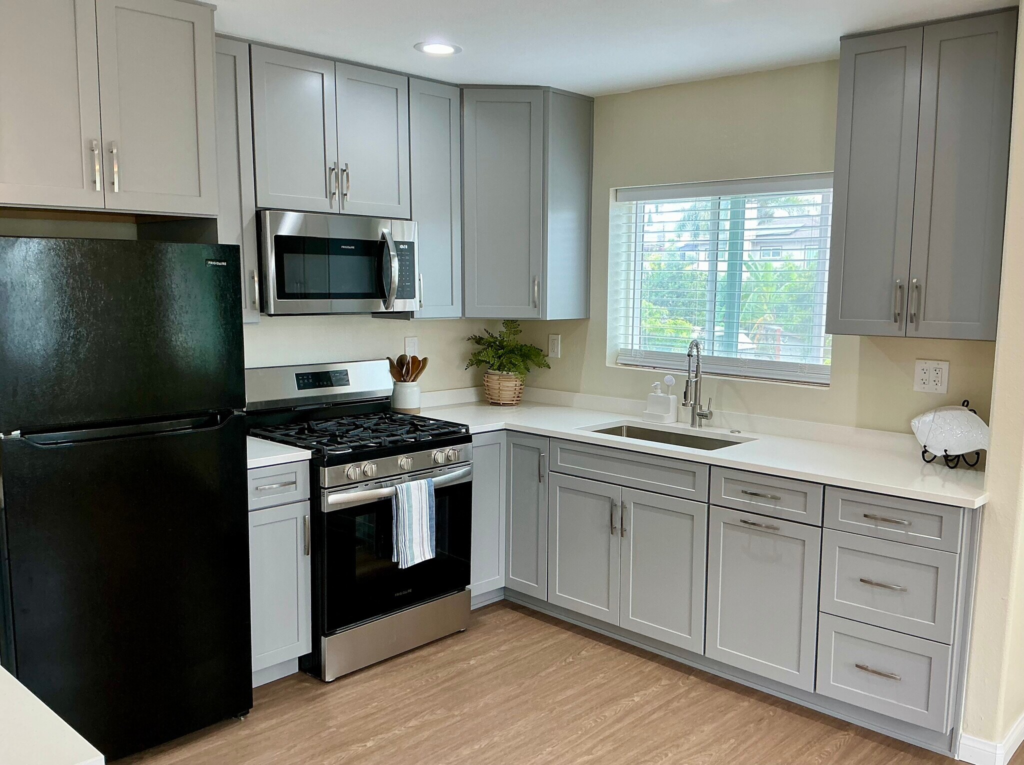 Kitchen3 - 5527 Bolivar St
