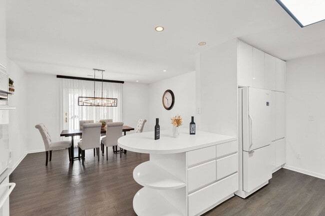 Building Photo - 3BD ROOM RANCH - PRIVATE LOT - FURNISHED - BLOOMFIELD HILLS