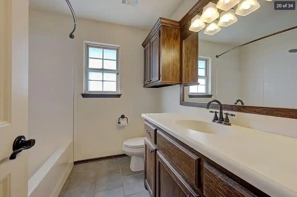 Building Photo - 3300 Marilyn Dr