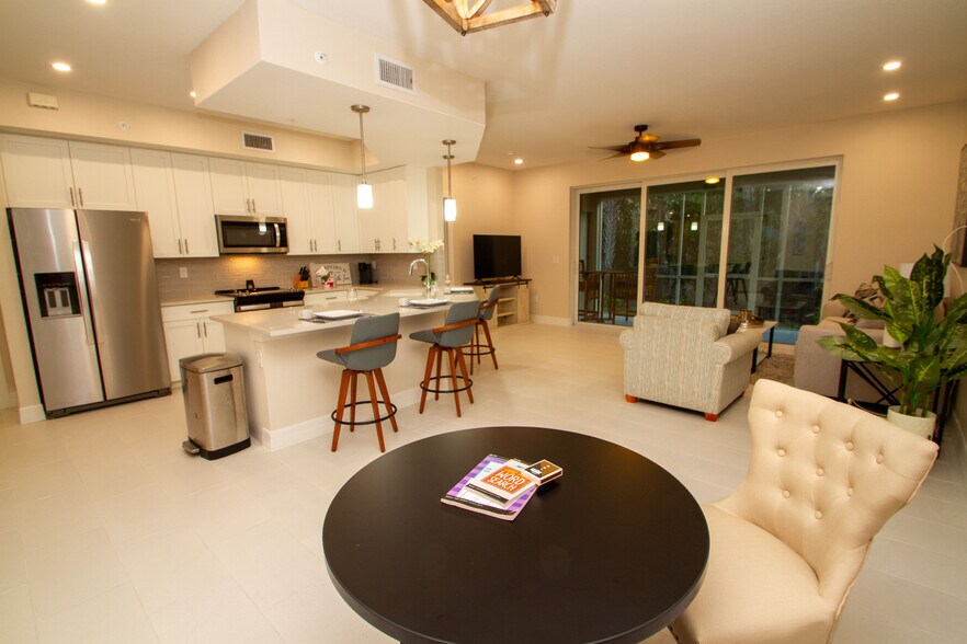 Entrance - 262 Indies Dr E