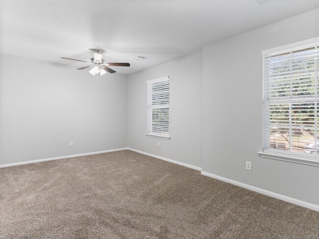 Building Photo - 1023 Santa Fe Ct