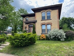 Building Photo - 1554 Strongs Ave