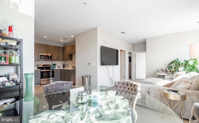 Building Photo - 989 S Buchanan St