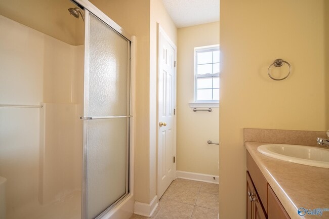 Building Photo - 5002 Blakemore Dr SE