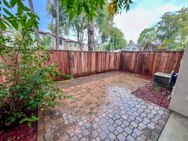 Building Photo - Beautiful 2 bedroom Condo located in Murrieta for LEASE