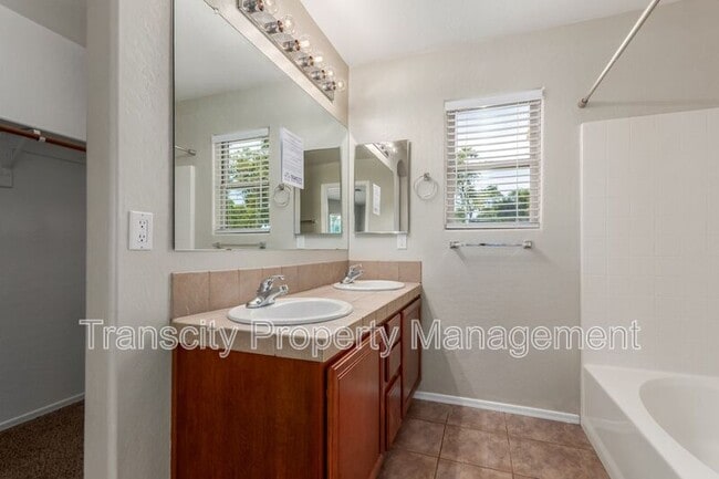 Building Photo - 4189 S Rim Rd