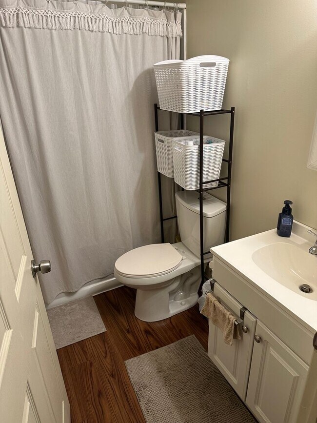 Building Photo - 1927 Fox Wy