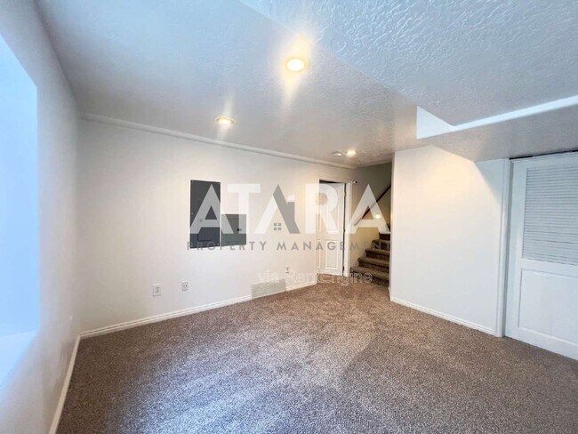 Building Photo - 11837 Sunrise View Dr