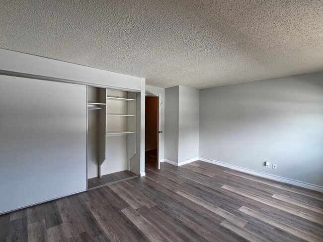 Building Photo - Great 3 Bedroom Townhouse In Aurora!