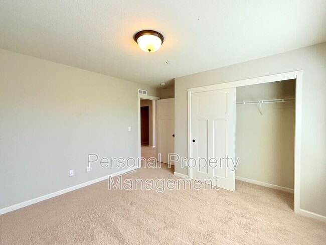 Building Photo - 3623 NE Sitka Dr